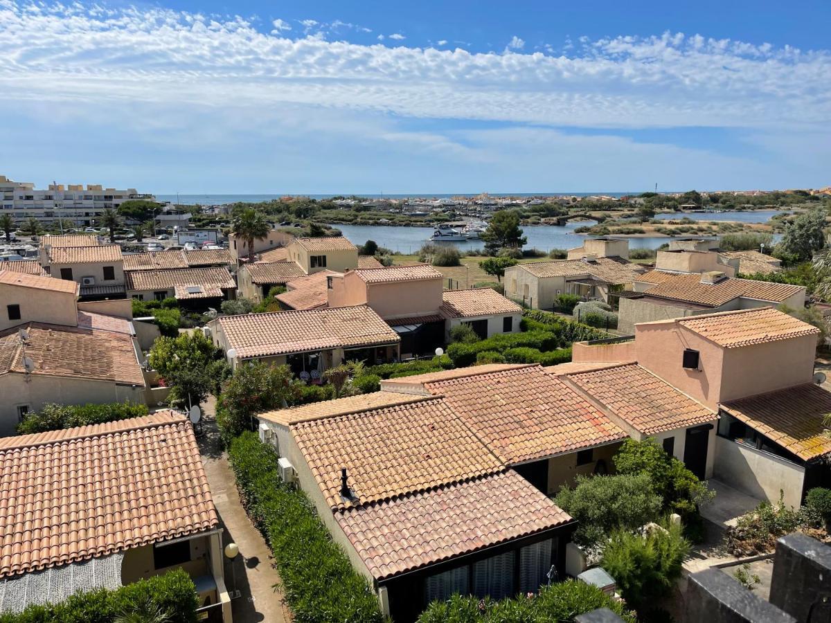 Résidence port venus -au village naturiste -avec une vue sur le port et la mer Agde Extérieur photo